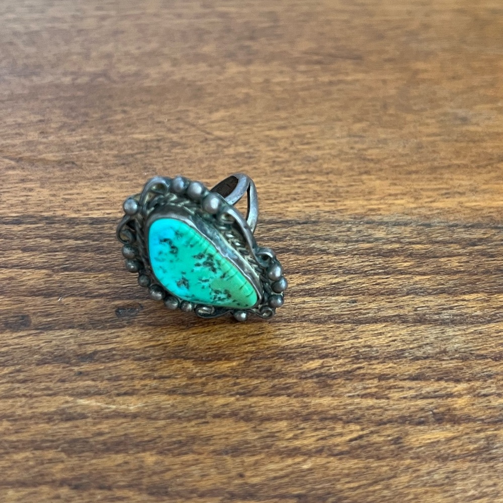 Vintage turquoise and sterling silver ring